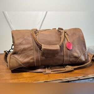 Roots Small Banff Weekender Bag in tribe leather